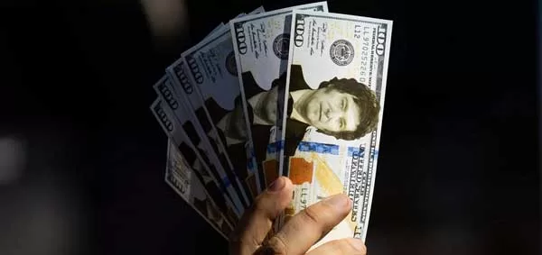 استبدال البيزو الأرجنتيني بالدولار الأمريكي